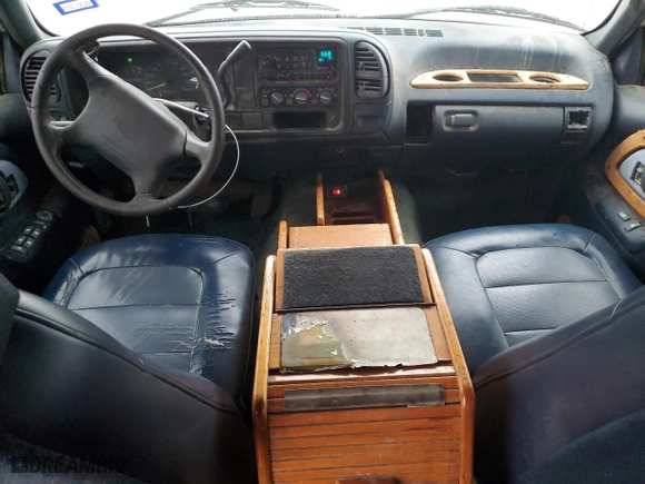 1996 GMC Suburban with VIN 1GDEC16R1TJ741423, listed as a Copart auction lot 83225074 with 488,815 mi miles and Salvage Title. Bid and sale history available at carsss.com. Image 8.