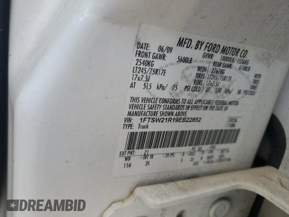 2009 Ford F-250 XL with VIN 1FTSW21R19EB22852, listed as a Copart auction lot 60052435 with 147,095 mi miles and Salvage title. Bid and sale history available at DreamBid. Image 12.
