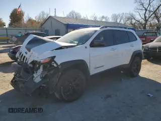 2018 Jeep Cherokee Trailhawk with VIN 1C4PJMBB1JD549783, listed as a Copart auction lot 77056883 with 84,404 mi miles and Non Repairable. Bid and sale history available at carsss.com. Image 1.