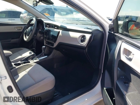 2018 Toyota Corolla L z VIN 2T1BURHE3JC076160, wystawiony jako IAAI lot #42395672 z przebiegiem 77 101 mil mil oraz . Historia ofert i sprzedaży dostępna na DreamBid. Obrazek 5.