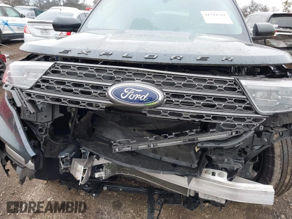 2024 Ford Explorer XLT with VIN 1FMSK7DH1RGA53821, listed as a IAAI auction lot 41542524 with 26,302 mi miles. Bid and sale history available at carsss.com. Image 6.