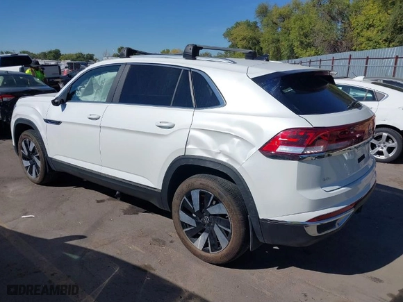 2024 Volkswagen Atlas Cross Sport 3.6L V6 SEL with VIN 1V2BE2CA1RC232515, listed as a IAAI auction lot 40441892 with 3,641 mi miles. Bid and sale history available at carsss.com. Image 3.