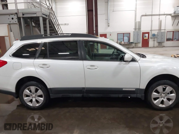 2011 Subaru Outback 2.5i Prem AWP with VIN 4S4BRBCC2B3442565, listed as a IAAI auction lot 42032820 with 207,677 mi miles. Bid and sale history available at carsss.com. Image 13.