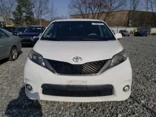 2014 Toyota Sienna SE with VIN 5TDXK3DCXES498422, listed as a Copart auction lot 51060775 with 131,541 mi miles and Clean Title. Bid and sale history available at DreamBid. Image 5.