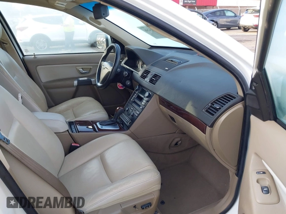 2014 Volvo XC90 with VIN YV4952CY8E1700823, listed as a IAAI auction lot 41485246 with 173,832 mi miles. Bid and sale history available at carsss.com. Image 5.