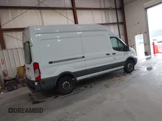 2017 Ford Transit z VIN 1FTYR2XM2HKA66479, wystawiony jako IAAI lot #41371992 z przebiegiem 122 534 mil mil oraz . Historia ofert i sprzedaży dostępna na DreamBid. Obrazek 4.