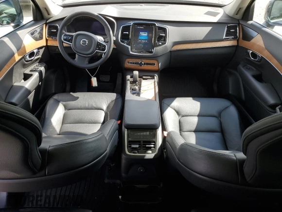 2023 Volvo XC90 Plus with VIN YV4H600N4P1924424, listed as a Copart auction lot 72622074 with 23,705 mi miles and Salvage title. Bid and sale history available at DreamBid. Image 8.