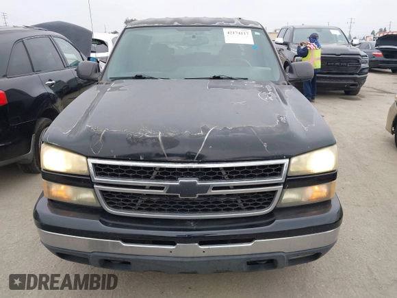 2006 Chevrolet Silverado 1500 LT1 with VIN 2GCEC13T961184876, listed as a IAAI auction lot 42174117 with 205,599 mi miles. Bid and sale history available at carsss.com. Image 6.