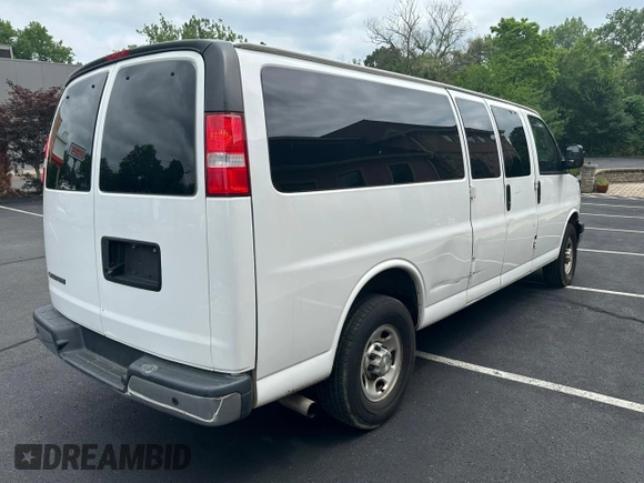 2021 Chevrolet Express Passenger LS z VIN 1GAZGNFPXM1170072, wystawiony jako Copart lot #64797015 z przebiegiem 273 908 mil mil oraz Czysty tytuł • Clean title. Historia ofert i sprzedaży dostępna na DreamBid. Obrazek 3.