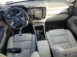 2024 Volvo XC40 Plus Bright Theme с VIN YV4L12UE8R2232520, выставлен на аукционе Copart как лот 42527955 с пробегом 12 975 миль миль и Списание • Salvage title. История ставок и продаж доступна на DreamBid. Изображение 8.