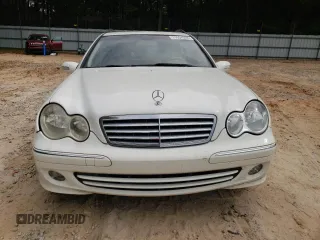 2005 Mercedes-Benz C 240 z VIN WDBRH61J45F597196, wystawiony jako Copart lot #74594094 z przebiegiem 153 537 mil mil oraz Szkoda całkowita • Salvage title. Historia ofert i sprzedaży dostępna na DreamBid. Obrazek 5.