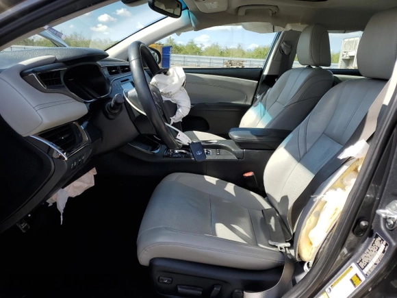 2018 Toyota Avalon Hybrid XLE Plus z VIN 4T1BD1EB4JU060916, wystawiony jako Copart lot #47883595 z przebiegiem 106 333 mil mil oraz Szkoda całkowita • Salvage title. Historia ofert i sprzedaży dostępna na DreamBid. Obrazek 7.