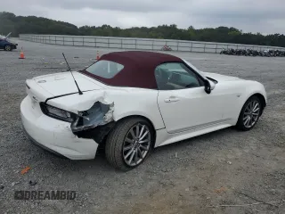 2019 FIAT 124 Spider Urbana Edition z VIN JC1NFAEK2K0141379, wystawiony jako Copart lot #72146204 z przebiegiem 46 291 mil mil oraz Szkoda całkowita • Salvage title. Historia ofert i sprzedaży dostępna na DreamBid. Obrazek 3.
