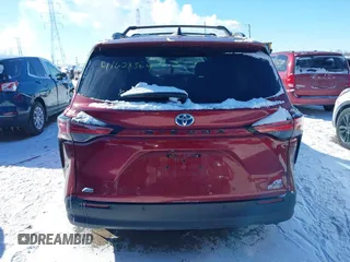 2021 Toyota Sienna XLE with VIN 5TDYSKFC8MS030845, listed as a IAAI auction lot 41628364 with 63,671 mi miles. Bid and sale history available at carsss.com. Image 17.
