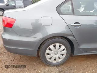 2014 Volkswagen Jetta S z VIN 3VW2K7AJ2EM313510, wystawiony jako IAAI lot #42334212 z przebiegiem 180 245 mil mil oraz . Historia ofert i sprzedaży dostępna na DreamBid. Obrazek 13.
