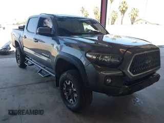2017 Toyota Tacoma SR5 z VIN 3TMCZ5AN9HM062936, wystawiony jako IAAI lot #42236311 z przebiegiem 60 479 mil mil oraz . Historia ofert i sprzedaży dostępna na DreamBid. Obrazek 1.