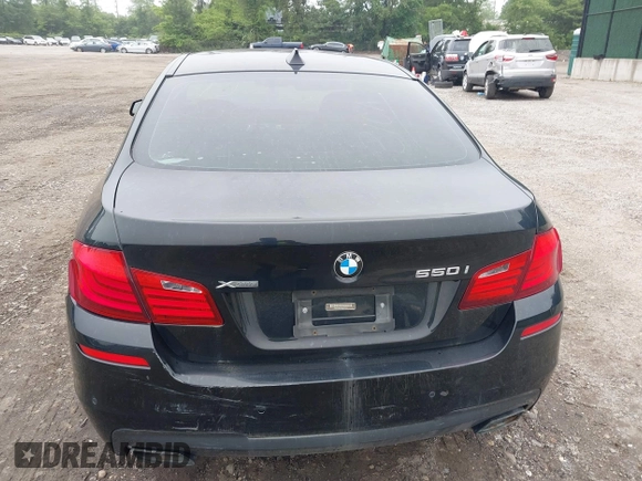 2013 BMW 5 Series 550i xDrive с VIN WBAFU9C51DDY72113, выставлен на аукционе IAAI как лот 42446069 с пробегом Не указан миль и . История ставок и продаж доступна на DreamBid. Изображение 15.