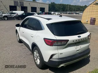 2020 Ford Escape SE z VIN 1FMCU0G62LUB45075, wystawiony jako IAAI lot #42743374 z przebiegiem 84 675 mil mil oraz . Historia ofert i sprzedaży dostępna na DreamBid. Obrazek 16.