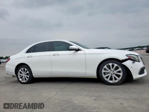 2017 Mercedes-Benz E 300 Luxury z VIN WDDZF4JBXHA191533, wystawiony jako Copart lot #57439265 z przebiegiem 93 125 mil mil oraz Czysty tytuł • Clean title. Historia ofert i sprzedaży dostępna na DreamBid. Obrazek 4.