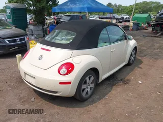 2006 Volkswagen Beetle z VIN 3VWRF31Y66M316498, wystawiony jako IAAI lot #42399384 z przebiegiem 123 886 mil mil oraz . Historia ofert i sprzedaży dostępna na DreamBid. Obrazek 4.