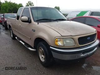 1997 Ford F-150 z VIN 1FTDX1760VNA01902, wystawiony jako IAAI lot #42144846 z przebiegiem 156 443 mil mil oraz . Historia ofert i sprzedaży dostępna na DreamBid. Obrazek 1.