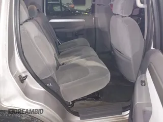 2004 Ford Explorer XLT z VIN 1FMZU73K34UA63816, wystawiony jako IAAI lot #41011396 z przebiegiem 179 850 mil mil oraz . Historia ofert i sprzedaży dostępna na DreamBid. Obrazek 8.