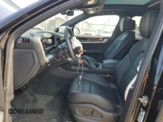 2024 Porsche Cayenne z VIN WP1AA2AY2RDA03634, wystawiony jako Copart lot #60294835 z przebiegiem 5 913 mil mil oraz Szkoda całkowita • Salvage title. Historia ofert i sprzedaży dostępna na DreamBid. Obrazek 7.