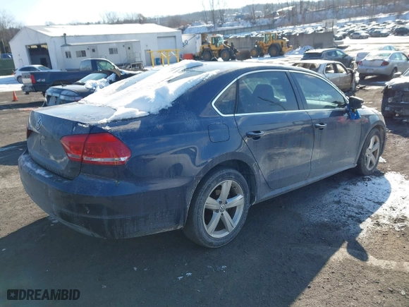 2012 Volkswagen Passat SE w/Sunroof with VIN 1VWBH7A34CC109399, listed as a IAAI auction lot 41411250 with 116,152 mi miles. Bid and sale history available at carsss.com. Image 4.