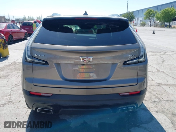 2020 Cadillac XT4 FWD Sport with VIN 1GYFZER4XLF032646, listed as a IAAI auction lot 42078928 with 11,987 mi miles and . Bid and sale history available at DreamBid. Image 17.