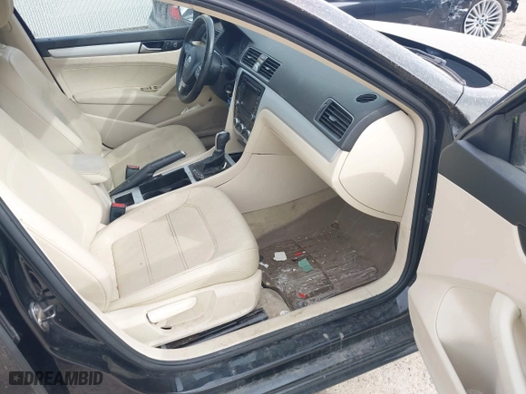 2012 Volkswagen Passat SE w/Sunroof with VIN 1VWBH7A32CC075642, listed as a IAAI auction lot 41800570 with 187,180 mi miles. Bid and sale history available at carsss.com. Image 5.