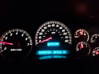 2002 GMC Envoy SLT with VIN 1GKDT13S522286497, listed as a Copart auction lot 84501384 with 207,226 mi miles and Salvage Title. Bid and sale history available at carsss.com. Image 9.