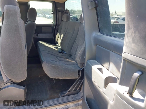 2005 Chevrolet Silverado 1500 Z71 with VIN 2GCEK19B251347481, listed as a IAAI auction lot 41886913 with 236,414 mi miles. Bid and sale history available at carsss.com. Image 8.