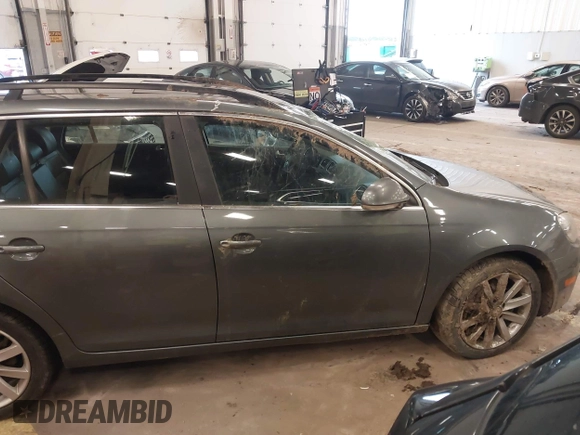 2014 Volkswagen Jetta SportWagen TDI w/Sunroof & Nav with VIN 3VWPL7AJ2EM627998, listed as a IAAI auction lot 41614718 with 134,203 mi miles. Bid and sale history available at carsss.com. Image 13.