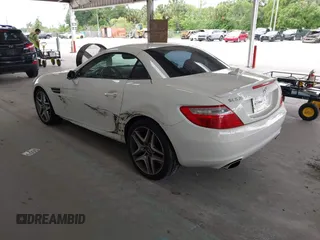 2013 Mercedes-Benz SLK 250 z VIN WDDPK4HA2DF058309, wystawiony jako IAAI lot #42417406 z przebiegiem 87 282 mil mil oraz . Historia ofert i sprzedaży dostępna na DreamBid. Obrazek 3.