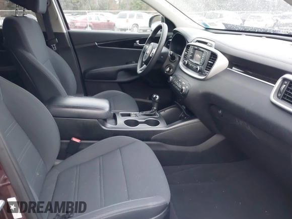 2017 Kia Sorento LX with VIN 5XYPG4A34HG298603, listed as a IAAI auction lot 40730804 with 89,819 mi miles. Bid and sale history available at carsss.com. Image 5.