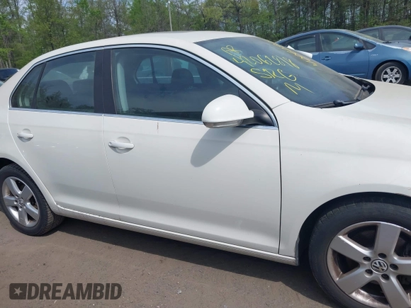 2008 Volkswagen Jetta SE with VIN 3VWRZ71KX8M173889, listed as a IAAI auction lot 42062818 with Not provided miles and . Bid and sale history available at DreamBid. Image 12.
