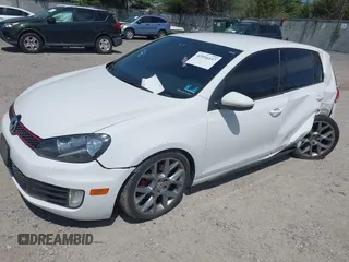 2013 Volkswagen GTI Driver's Edition z VIN WVWHV7AJ2DW135293, wystawiony jako IAAI lot #42054437 z przebiegiem 134 795 mil mil oraz . Historia ofert i sprzedaży dostępna na DreamBid. Obrazek 2.