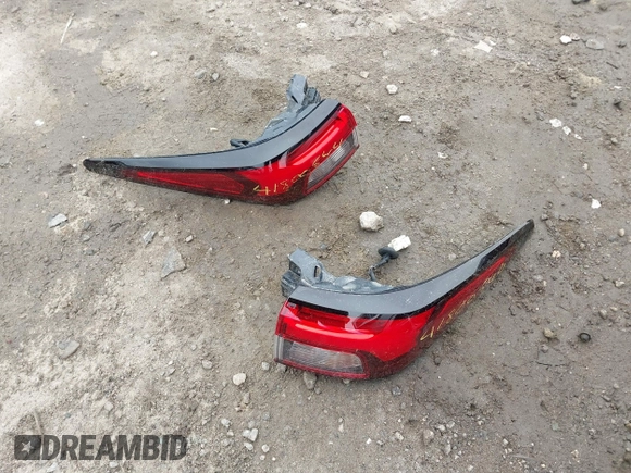 2022 Mitsubishi Outlander SE z VIN JA4J4UA89NZ068444, wystawiony jako IAAI lot #41800644 z przebiegiem 48 793 mil mil oraz . Historia ofert i sprzedaży dostępna na DreamBid. Obrazek 12.
