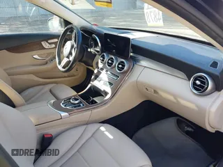 2020 Mercedes-Benz C 300 z VIN WDDWF8EB9LR561644, wystawiony jako IAAI lot #42129327 z przebiegiem 31 033 mil mil oraz . Historia ofert i sprzedaży dostępna na DreamBid. Obrazek 5.