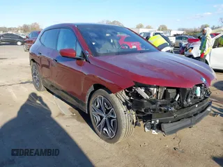 2024 BMW iX xDrive50 z VIN WB523CF01RCN36813, wystawiony jako IAAI lot #41029962 z przebiegiem 10 996 mil mil oraz . Historia ofert i sprzedaży dostępna na DreamBid. Obrazek 1.