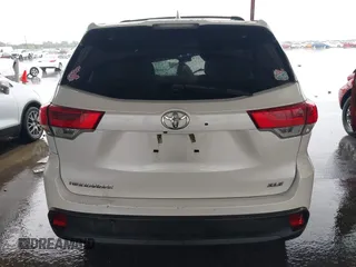 2018 Toyota Highlander SE with VIN 5TDKZRFH9JS536377, listed as a IAAI auction lot 42189368 with 71,979 mi miles and . Bid and sale history available at DreamBid. Image 17.