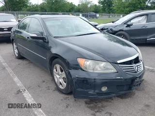 2005 Acura RL z VIN JH4KB16555C015724, wystawiony jako IAAI lot #42634598 z przebiegiem 241 510 mil mil oraz . Historia ofert i sprzedaży dostępna na DreamBid. Obrazek 1.
