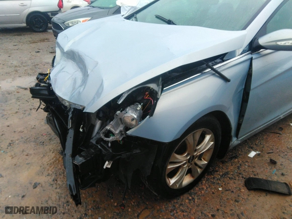 2013 Hyundai Sonata SE with VIN 5NPEC4AC9DH675612, listed as a IAAI auction lot 41257791 with 189,700 mi miles. Bid and sale history available at carsss.com. Image 13.
