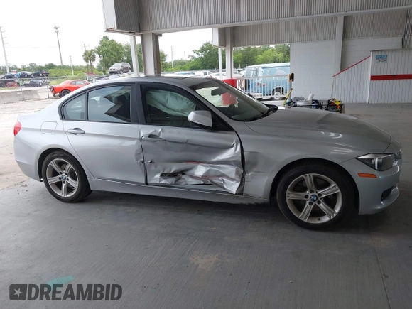 2013 BMW 3 Series 328i z VIN WBA3A5G58DNP18975, wystawiony jako IAAI lot #42401081 z przebiegiem 133 315 mil mil oraz . Historia ofert i sprzedaży dostępna na DreamBid. Obrazek 14.