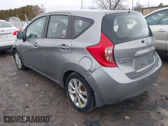 2014 Nissan Note S Plus z VIN 3N1CE2CP0EL383924, wystawiony jako IAAI lot #41729143 z przebiegiem 129 561 mil mil oraz . Historia ofert i sprzedaży dostępna na DreamBid. Obrazek 3.