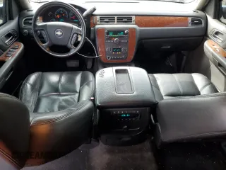 2008 Chevrolet Tahoe 3LT z VIN 1GNFK13018R206030, wystawiony jako Copart lot #50588455 z przebiegiem 124 088 mil mil oraz Czysty tytuł • Clean title. Historia ofert i sprzedaży dostępna na DreamBid. Obrazek 8.