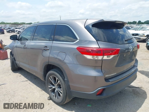 2018 Toyota Highlander LE z VIN 5TDZARFH1JS038079, wystawiony jako IAAI lot #42369968 z przebiegiem 83 706 mil mil oraz . Historia ofert i sprzedaży dostępna na DreamBid. Obrazek 3.