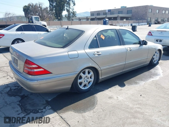 2000 Mercedes-Benz S 320/430/500 z VIN WDBNG70J9YA044313, wystawiony jako IAAI lot #41773427 z przebiegiem Nie podano mil oraz . Historia ofert i sprzedaży dostępna na DreamBid. Obrazek 4.