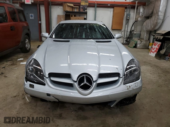 2008 Mercedes-Benz SLK 350 z VIN WDBWK56F08F180858, wystawiony jako Copart lot #43420175 z przebiegiem 142 194 mil mil oraz Szkoda całkowita • Salvage title. Historia ofert i sprzedaży dostępna na DreamBid. Obrazek 5.