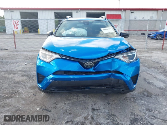2017 Toyota RAV4 LE z VIN JTMZFREV4HJ112174, wystawiony jako IAAI lot #40311487 z przebiegiem 94 082 mil mil oraz . Historia ofert i sprzedaży dostępna na DreamBid. Obrazek 6.